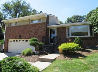 5132 S Passage Dr, Pittsburgh, PA