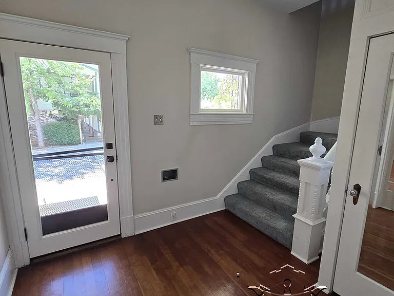 210 N Auburn St — Photo 23