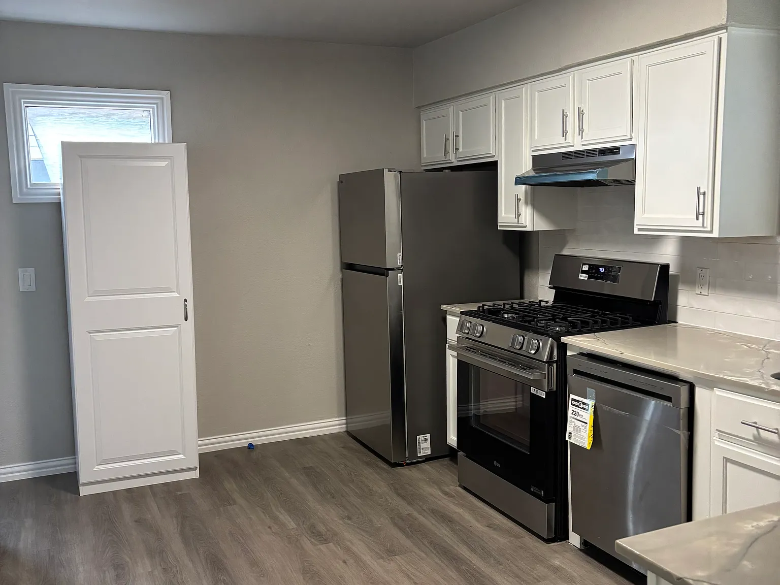3 bed, 1077 sqft, $1,900 — Photo 4
