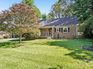 710 Heatherwood Dr, Hendersonville, NC 28792