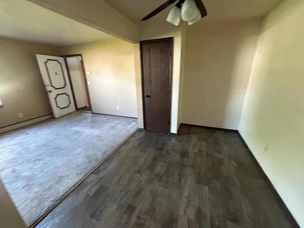Building Photo - 60 Bluemound Ct