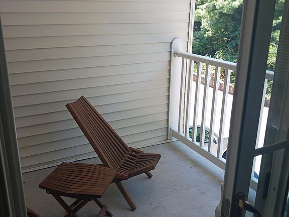 4th image of 207 N Twin Lakes Blvd