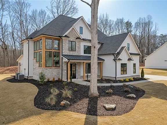 3rd image of 100 Gleneagles Way