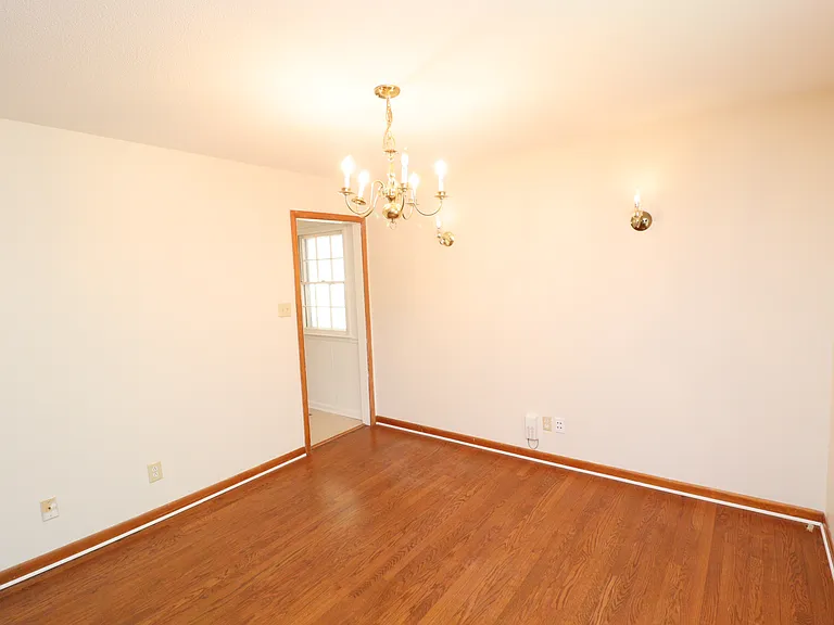 116 Shirley Dr — Photo 8