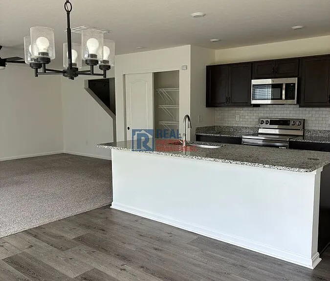 1298 Woodstone Way — Photo 2