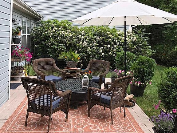 Perfect, private backyard patio. BBQ grilling allowed.