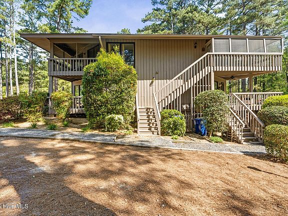 2nd image of 424 Foxcroft Circle