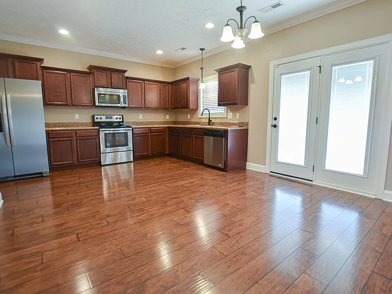 771 Sturdivant Dr — Photo 6