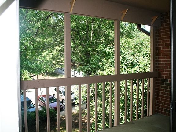 3rd image of 128 Turtle Creek Rd APT 9