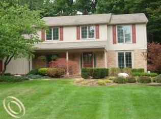 1924 Vianne Dr, Rochester Hills, MI 48309
