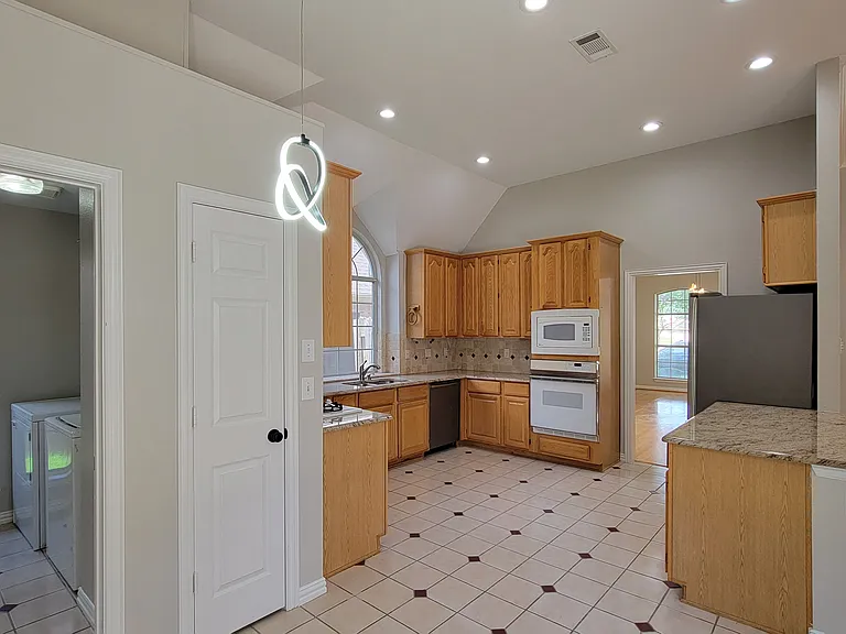 9726 Windy Hollow Dr — Photo 10