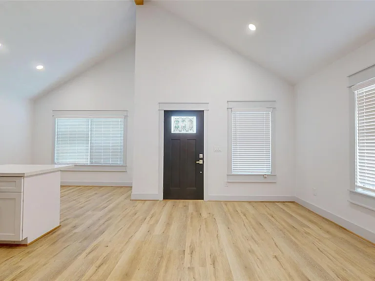 4305 Rogers St — Photo 12