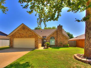 2412 E Park Pl, Moore, OK 73160