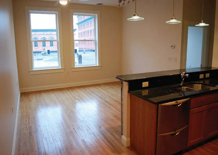 1 bed, 597 sqft, $1,000 — Photo 3