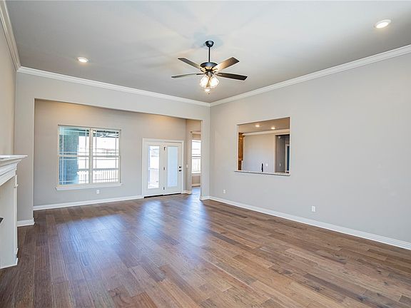 5th image of 301 Doral Dr