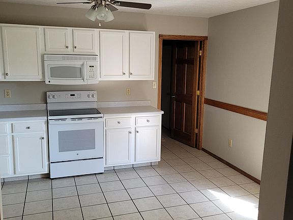 3rd image of 176 Meadow Glen Dr