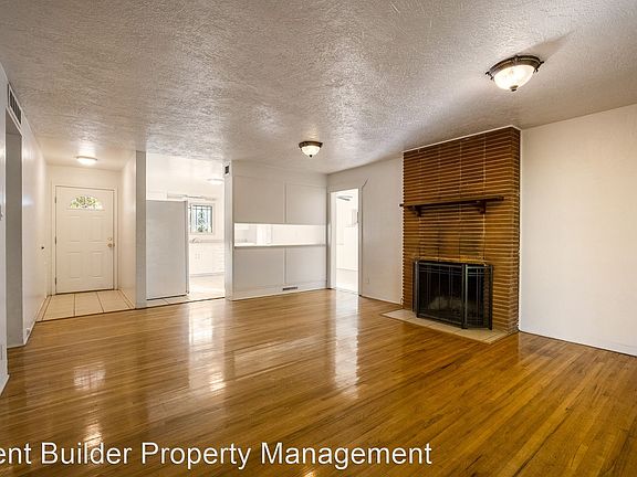 3rd image of 1809 Cornell Dr SE