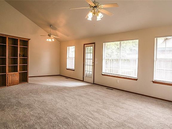 3rd image of 2401 N Lincoln Ave