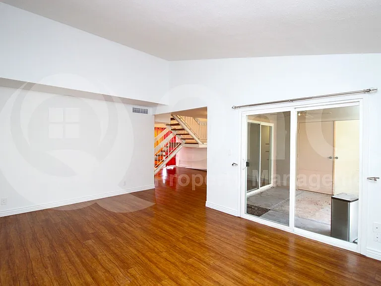 5621 N 79th St #4 — Photo 4