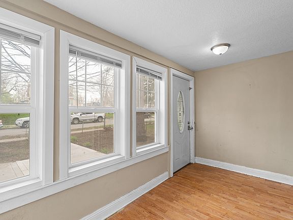 2nd image of 1727 Mondamin Ave