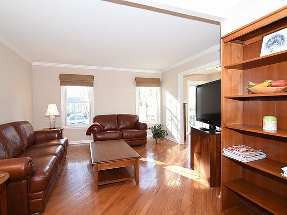 5th image of 9838 Saint Cloud Ct