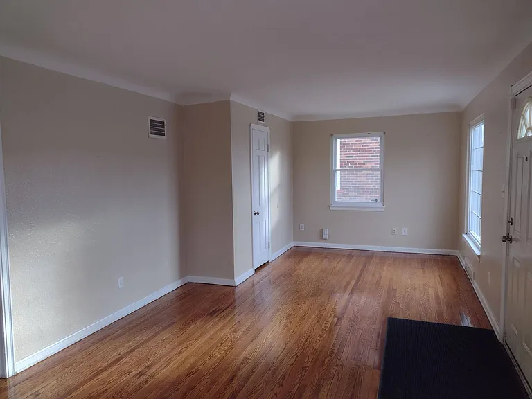 4453 Lee Heights Blvd — Photo 3