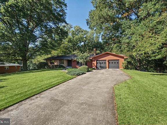 4th image of 100 Quaint Acres Dr