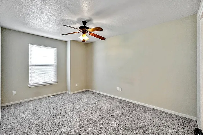 207 NE 45th Ln — Photo 14