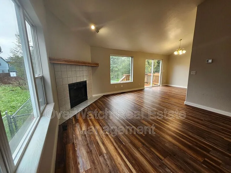 3 bed, 2.0 bath, 1315 sqft, $2,450 — Photo 4