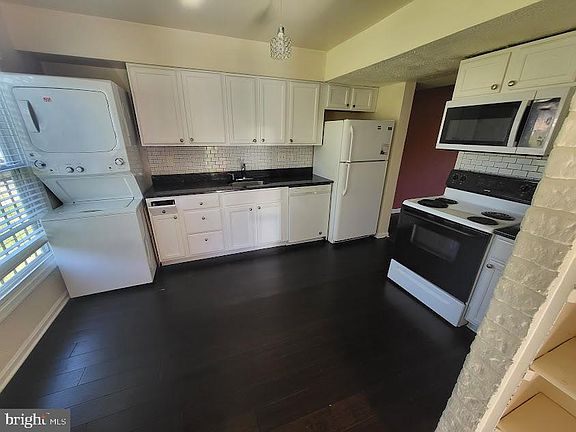 2nd image of 2236 Dawn Ln