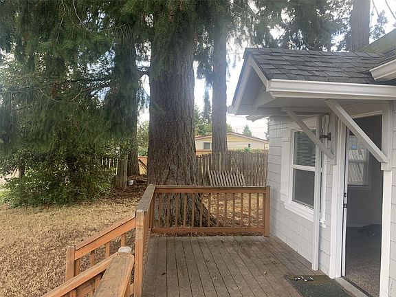 5th image of 225 E Arcadia Ave