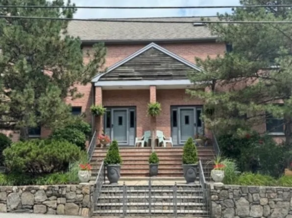 157 Summer St #1, Waltham, MA 02452