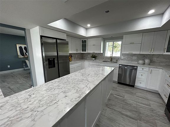 5th image of 6370 CONNIEWOOD SQUARE