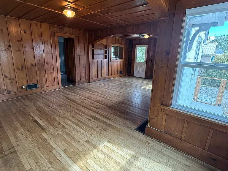 2542 Elm Ave — Photo 6