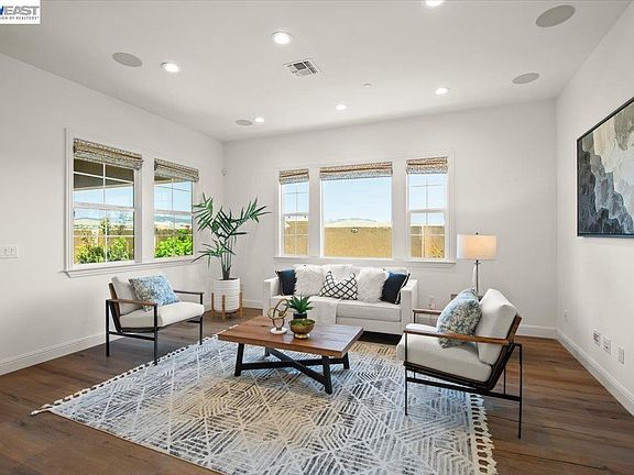 4th image of 764 Roseum Ct