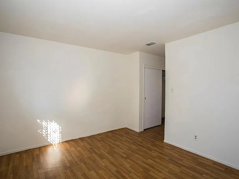 7512 Rubens Pkwy — Photo 3