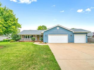 1141 Daniel Ln, Sandwich, IL 60548