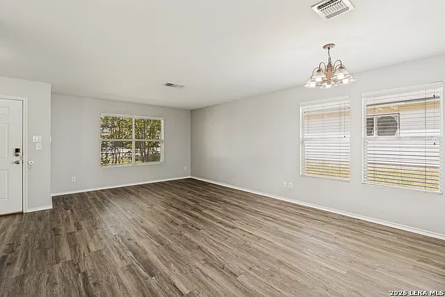 4 bed, 3.0 bath, 2710 sqft, $2,095 — Photo 4