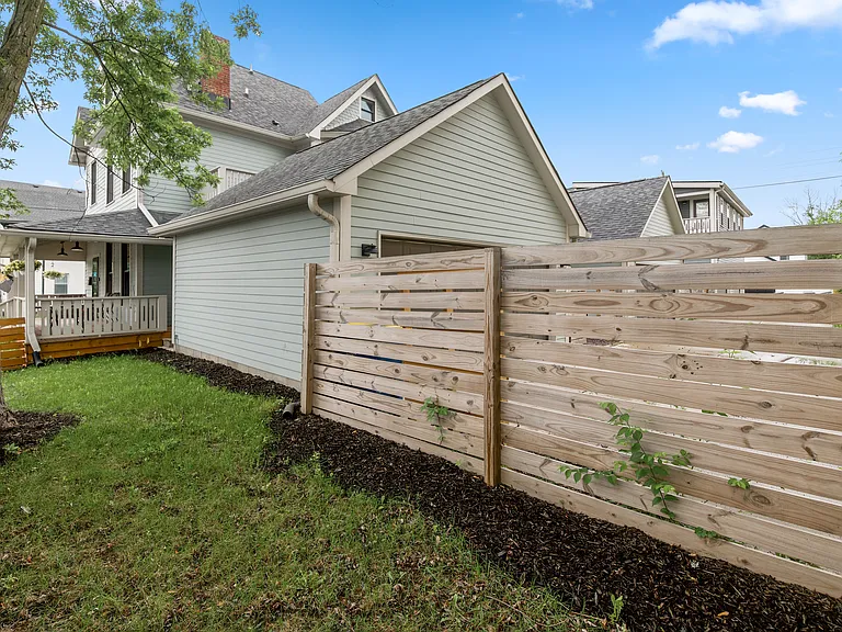 1665 N College Ave — Photo 32