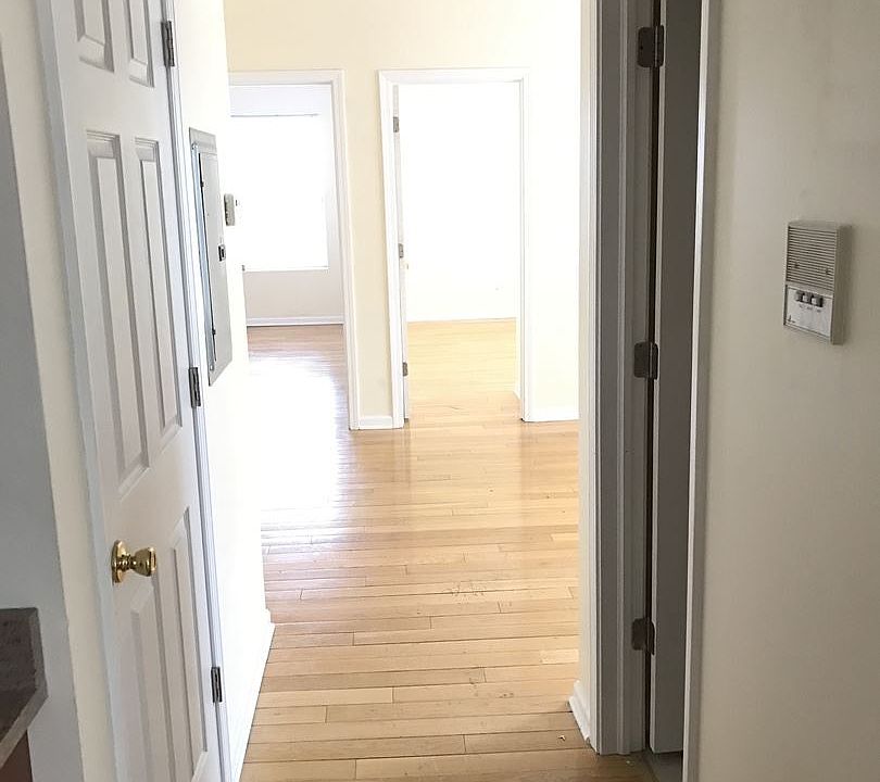 1st image of 3101 W Lawrence Ave