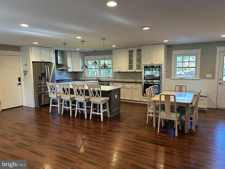 11809 Rivershore Dr — Photo 2