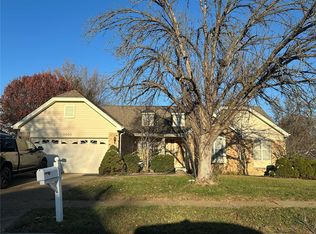 1005 Oak Terrace Ct, Fenton, MO