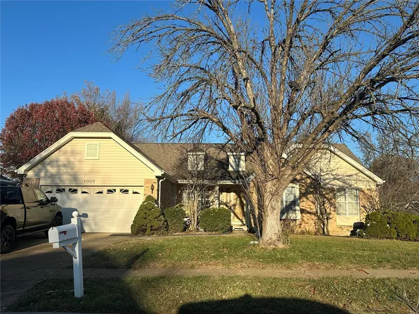 1005 Oak Terrace Ct, Fenton, MO 63026