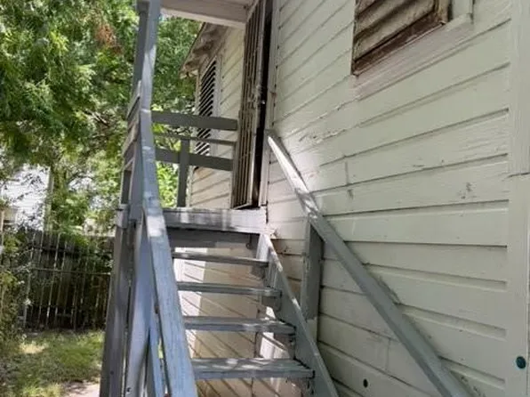 215 3rd Ave N, Texas City, TX 77590