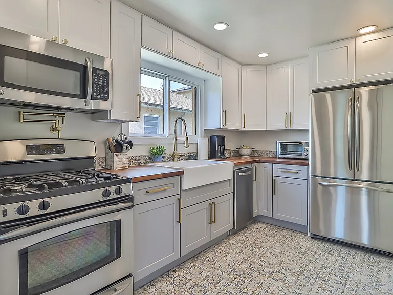 59 E Lewis St — Photo 8