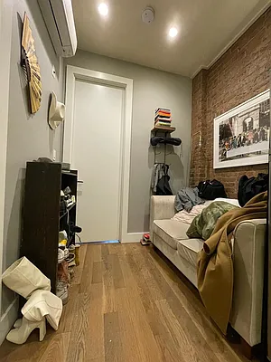 Rented by Safdie Realty Group | media 26