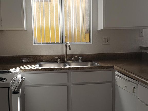 3rd image of 5437 Harold Way #105