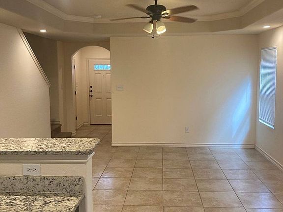 3rd image of 6942 Lakeview Dr #101