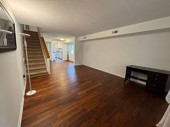 5th image of 203 Schultz St