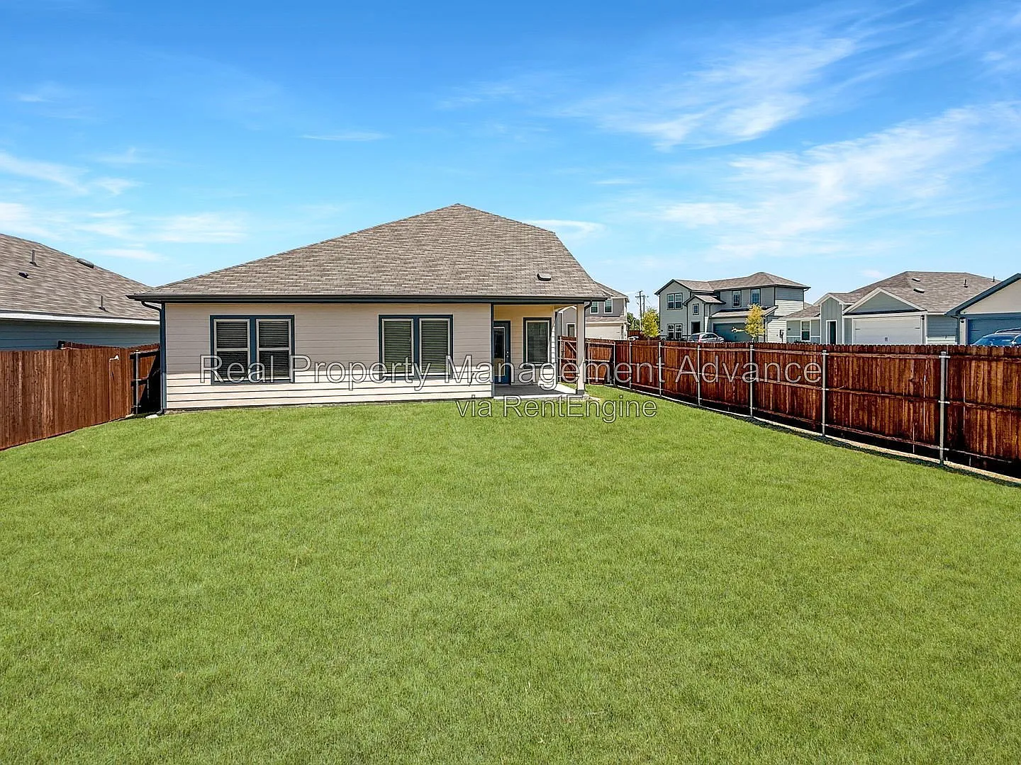 4 bed, 3.0 bath, 2200 sqft, $2,000 — Photo 3